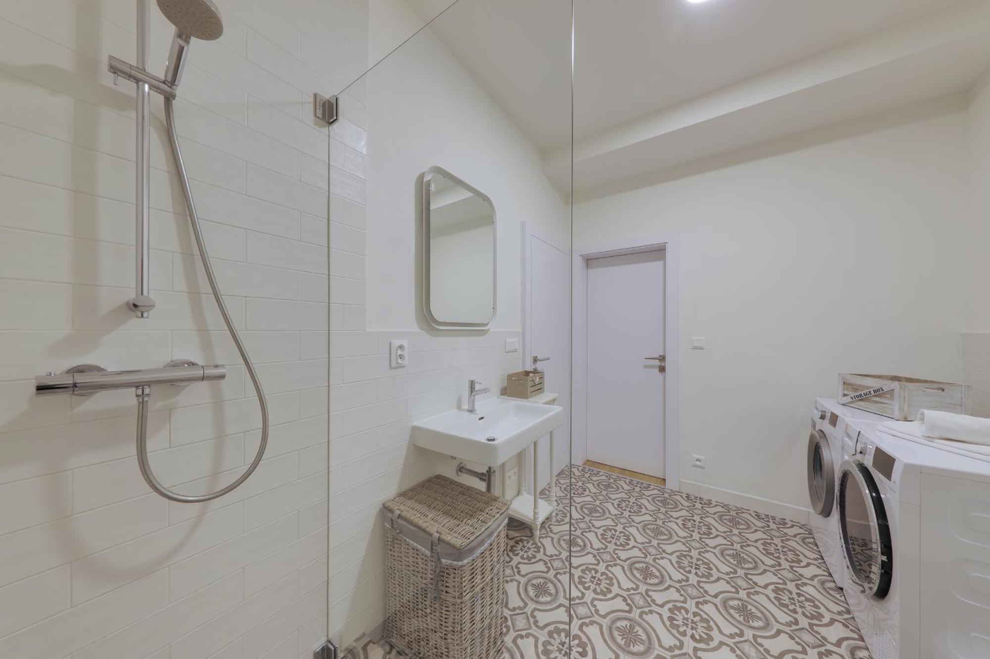 Shone Apartment Old Town 2 Bedroom Bratislava Extérieur photo