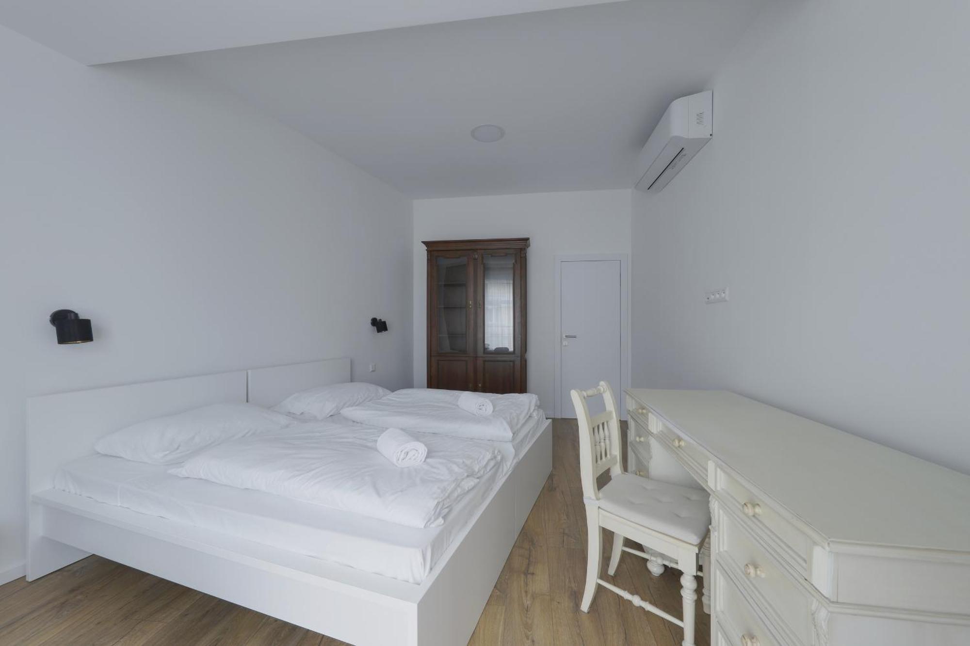 Shone Apartment Old Town 2 Bedroom Bratislava Extérieur photo